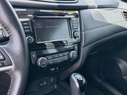 Used 2019 Nissan Rogue SV w/ Premium Package FWD image 27