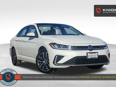 Certified 2025 Volkswagen Jetta SE w/ Sunroof Package image 1