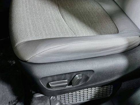 Certified 2025 Toyota Sienna LE FWD image 17