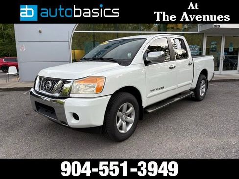 Used 2015 Nissan Titan SV RWD image 1