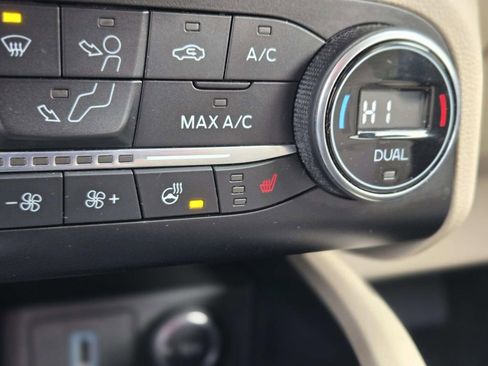 Used 2020 Ford Escape Titanium image 30