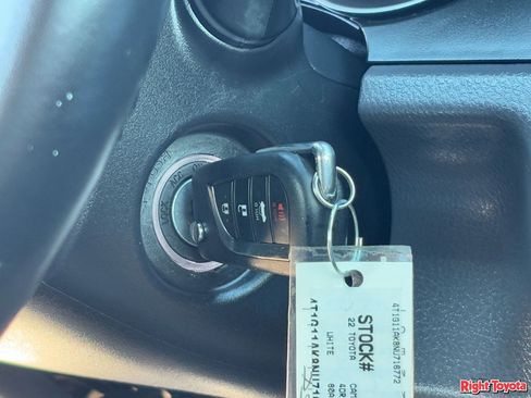 Used 2022 Toyota Camry SE FWD image 27