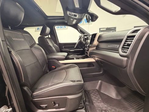Used 2019 RAM 2500 Laramie w/ Black Appearance Package AWD/4WD image 16