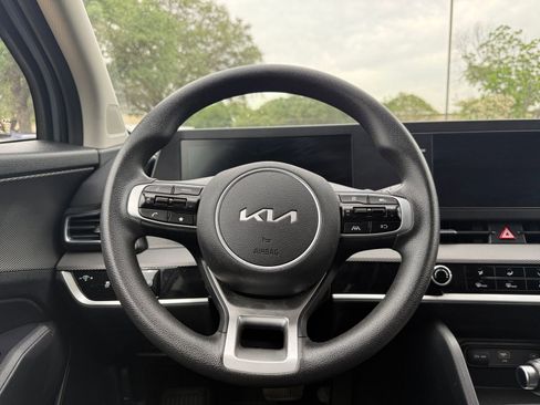 Used 2025 Kia Sportage LX FWD image 29