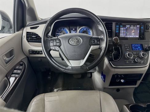 Used 2015 Toyota Sienna XLE w/ XLE Navigation Package FWD image 2