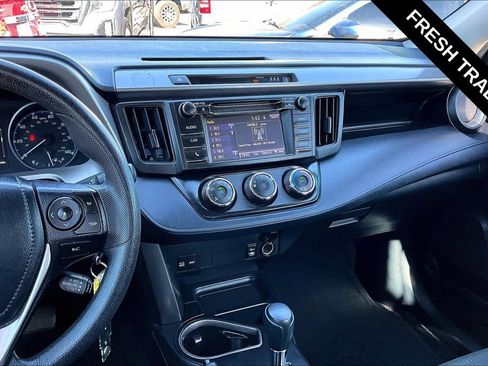 Used 2018 Toyota RAV4 LE AWD/4WD image 9