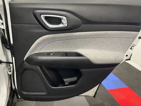 Used 2024 Jeep Compass Latitude AWD/4WD image 18