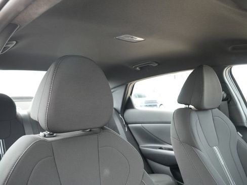 Used 2025 Hyundai Elantra SEL image 14