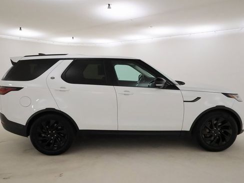 Used 2024 Land Rover Discovery S image 2