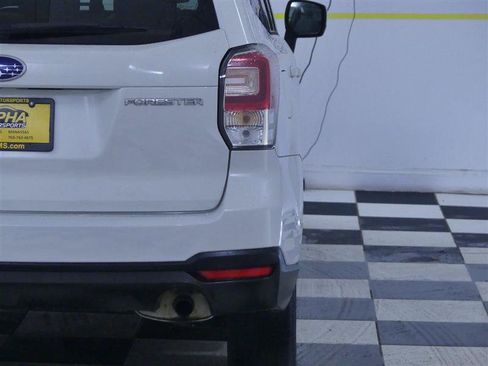 Used 2018 Subaru Forester 2.5i Premium w/ All-Weather Package AWD/4WD image 29