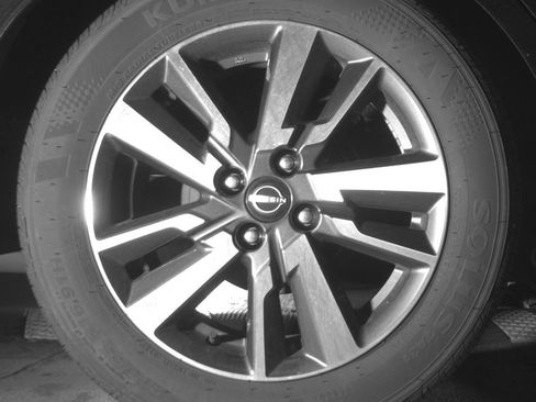 Used 2025 Nissan Versa SV image 15