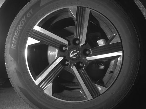 Used 2025 Nissan Sentra SV FWD image 13