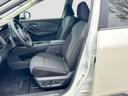 Used 2023 Nissan Rogue SV image 19