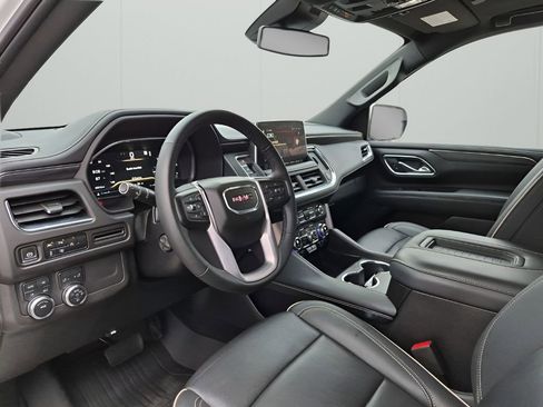 Used 2023 GMC Yukon SLT w/ SLT Premium Package image 28