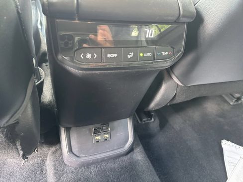 Used 2021 Toyota Highlander XLE AWD/4WD image 23
