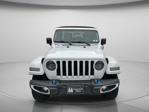 Used 2023 Jeep Wrangler Unlimited Sahara w/ Cold Weather Group AWD/4WD image 5