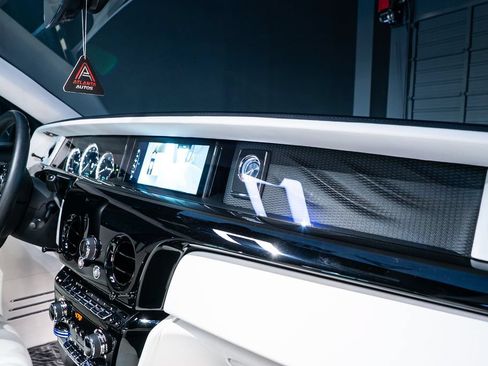 Used 2022 Rolls-Royce Phantom Sedan w/ The Phantom Package RWD image 38