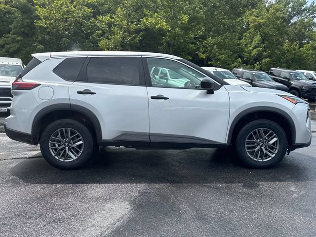 Used 2024 Nissan Rogue S AWD/4WD image 9
