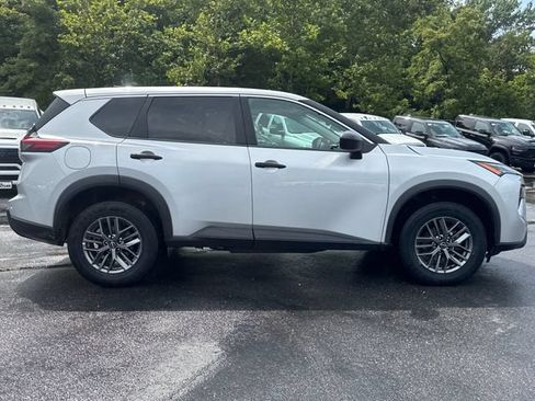 Used 2024 Nissan Rogue S AWD/4WD image 9