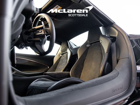 Used 2025 McLaren Artura Spider image 22