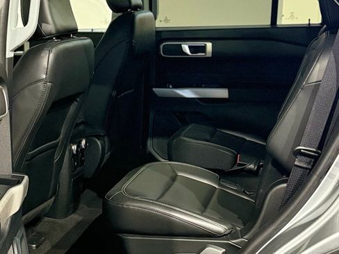 Used 2022 Ford Explorer XLT w/ Equipment Group 202A image 49