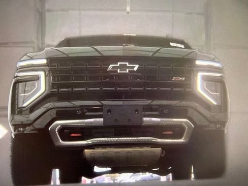 Used 2025 Chevrolet Suburban Z71 AWD/4WD image 17