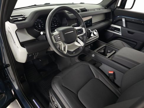 Used 2024 Land Rover Defender 110 S image 15