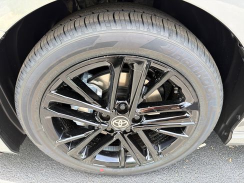 Used 2026 Toyota Camry SE FWD image 11