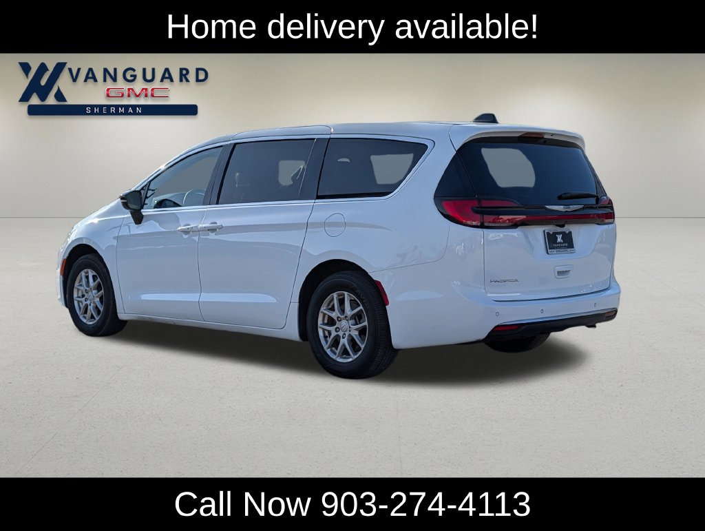Used 2026 Chrysler Pacifica Select FWD image 4