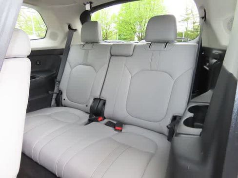 Used 2023 Honda Pilot Touring image 15