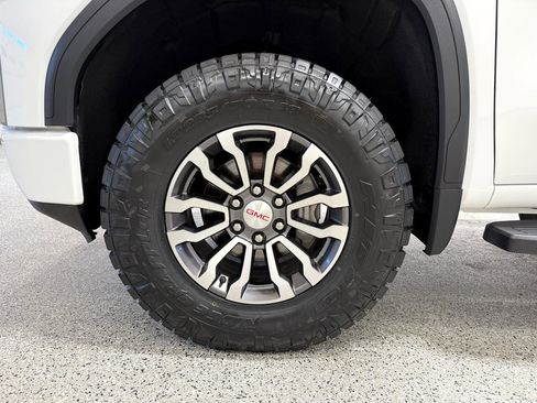 Used 2020 GMC Sierra 1500 AT4 w/ AT4 Premium Package image 9