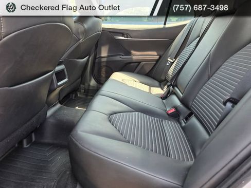 Used 2018 Toyota Camry SE w/ Moonroof Package FWD image 18