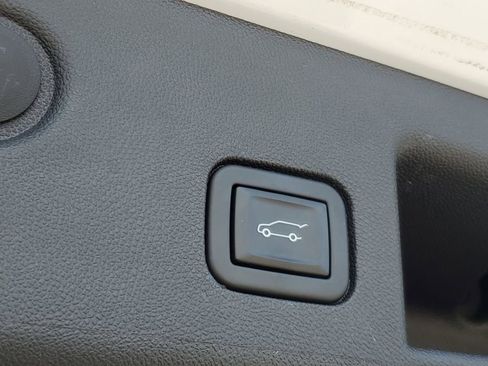 Used 2022 Chevrolet Equinox Premier image 8