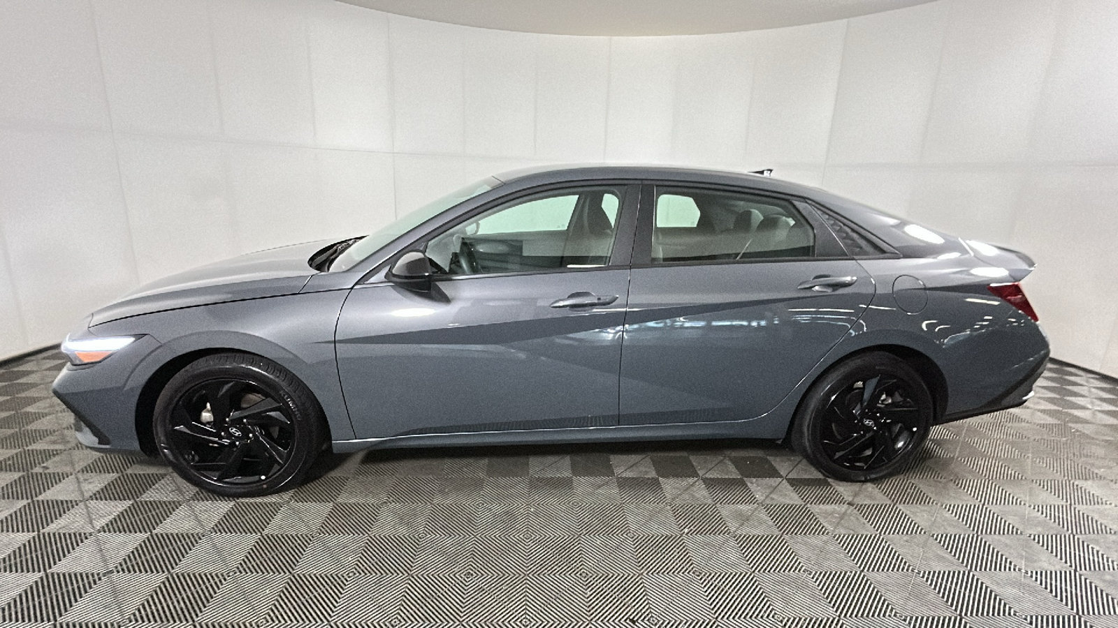 Used 2026 Hyundai Elantra Sport FWD image 7