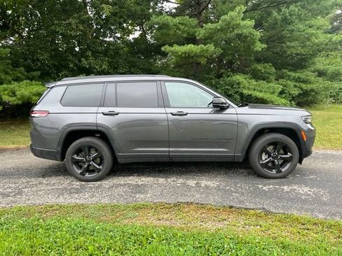 Certified 2024 Jeep Grand Cherokee L Altitude AWD/4WD image 2