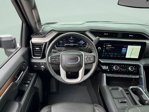 Used 2024 GMC Sierra 2500 Denali AWD/4WD image 6
