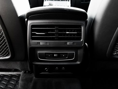 Used 2022 Audi Q7 3.0T Premium image 12