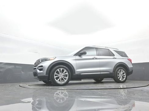 Certified 2023 Ford Explorer Limited w/ Limited Technology Package image 33