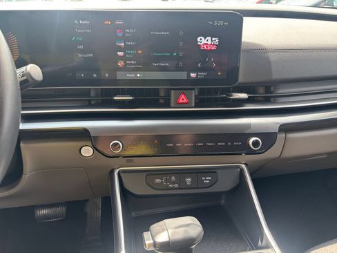 Used 2026 Kia Carnival FWD image 17