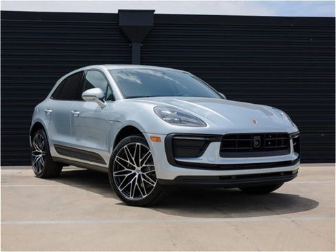 Certified 2025 Porsche Macan AWD/4WD image 9