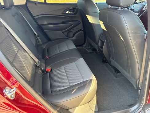 Used 2025 Chevrolet Trax LT w/ LT Convenience Package image 15