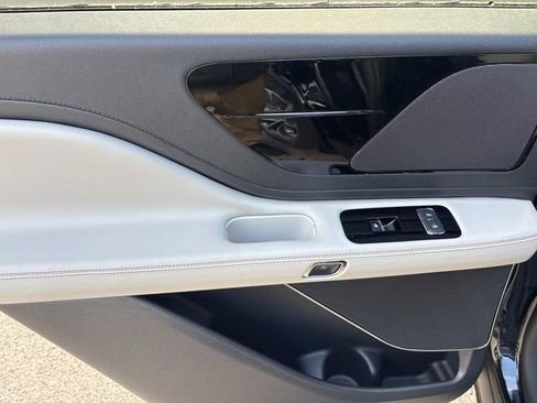 New 2025 Lincoln Aviator AWD w/ Jet Appearance Package image 21
