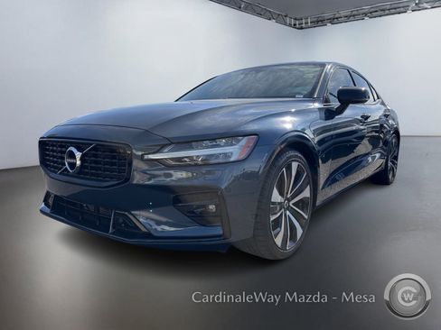 Used 2022 Volvo S60 B5 Momentum w/ Premium Package image 8