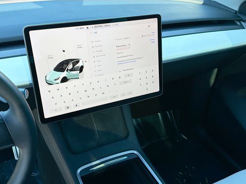 Used 2023 Tesla Model Y Performance AWD/4WD image 28