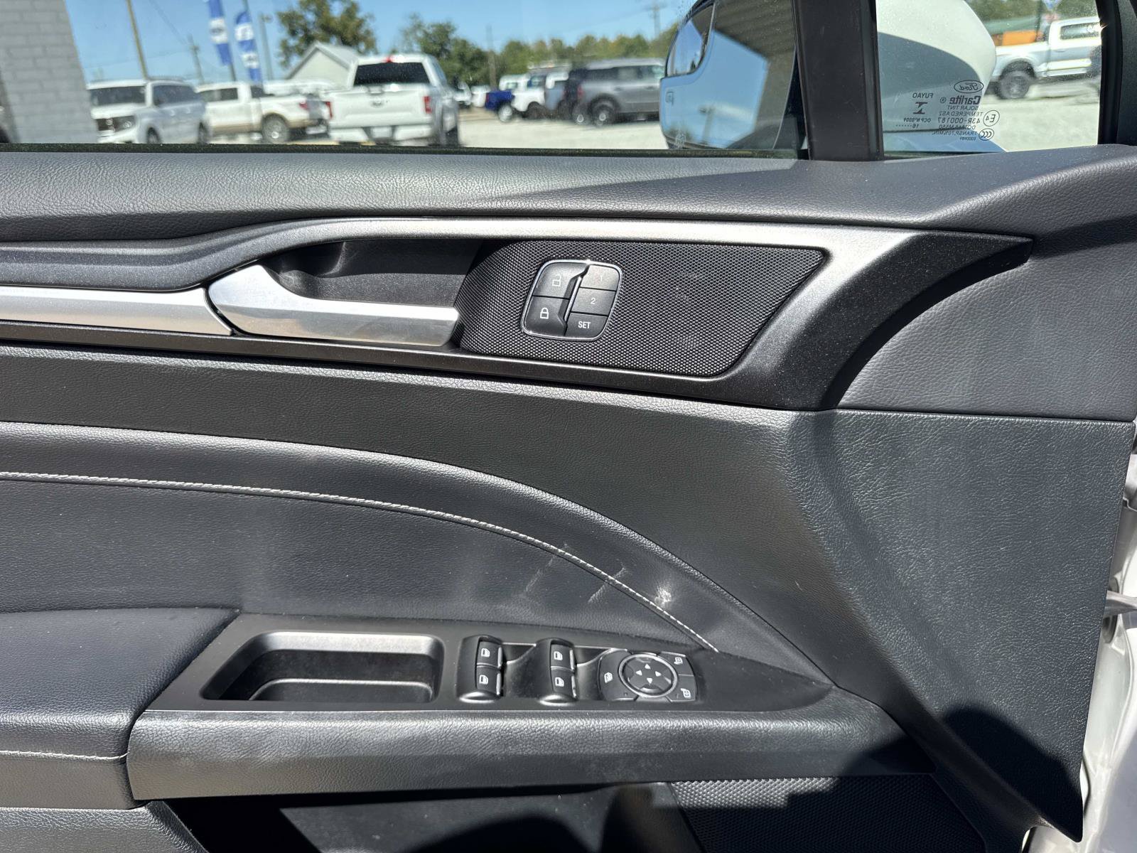 Used 2017 Ford Fusion Titanium FWD image 19