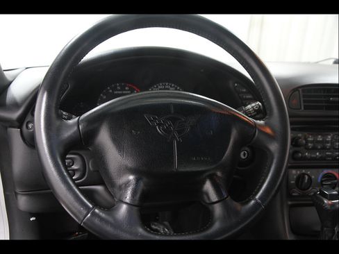 Used 1998 Chevrolet Corvette Coupe w/ Roof Pkg RWD image 8
