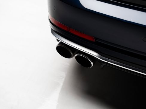 Used 2024 Audi S8 image 31