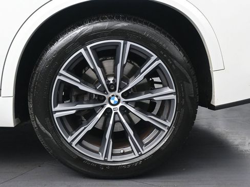 Used 2019 BMW X5 xDrive40i w/ M Sport Package AWD/4WD image 11
