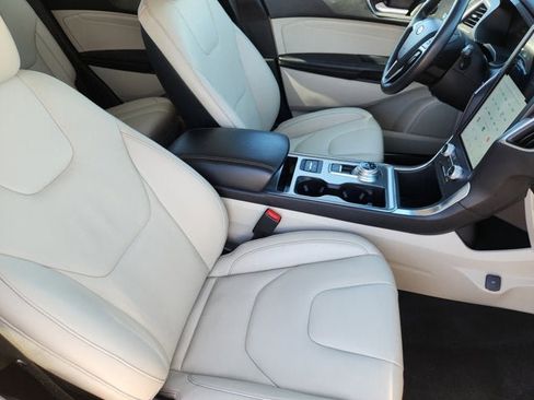 Used 2022 Ford Edge Titanium image 15