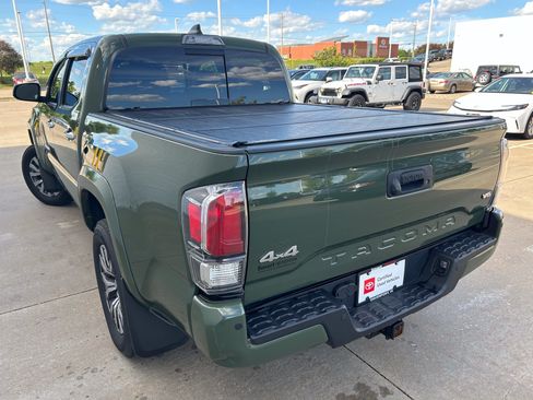 Used 2021 Toyota Tacoma Limited AWD/4WD image 4